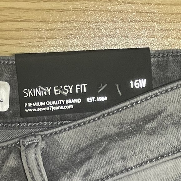 NWT Seven 7 Skinny Easy Fit Women's Jeans‎ Size 16W - Picture 2 of 6